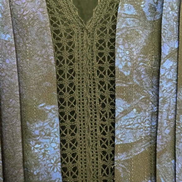 Elie Tahari 100% Silk, Printed Royal blue & black colour long sleeve blouse  M-L - Picture 2 of 10